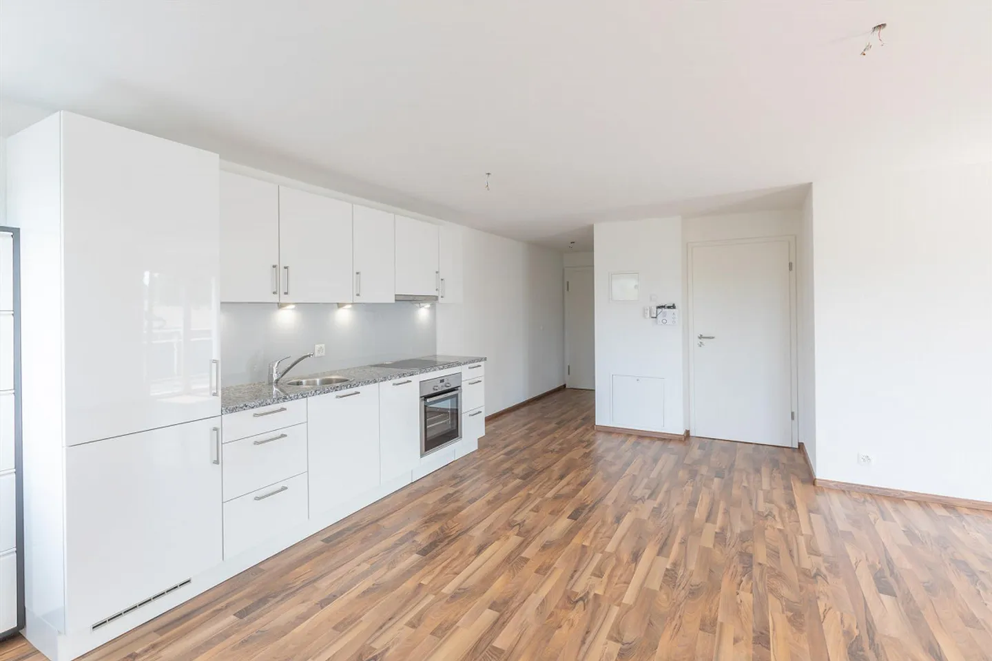 Sonnige 2.5 Zi Wohnung mit Balkon - Foto 3 von 7