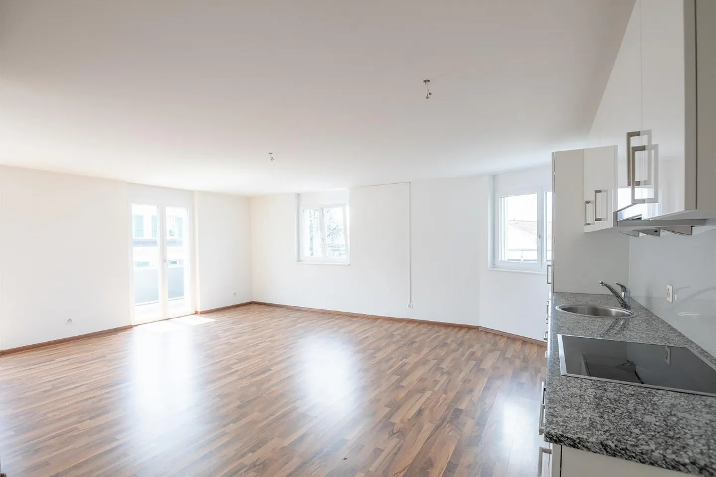 Sonnige 2.5 Zi Wohnung mit Balkon - Foto 4 von 7