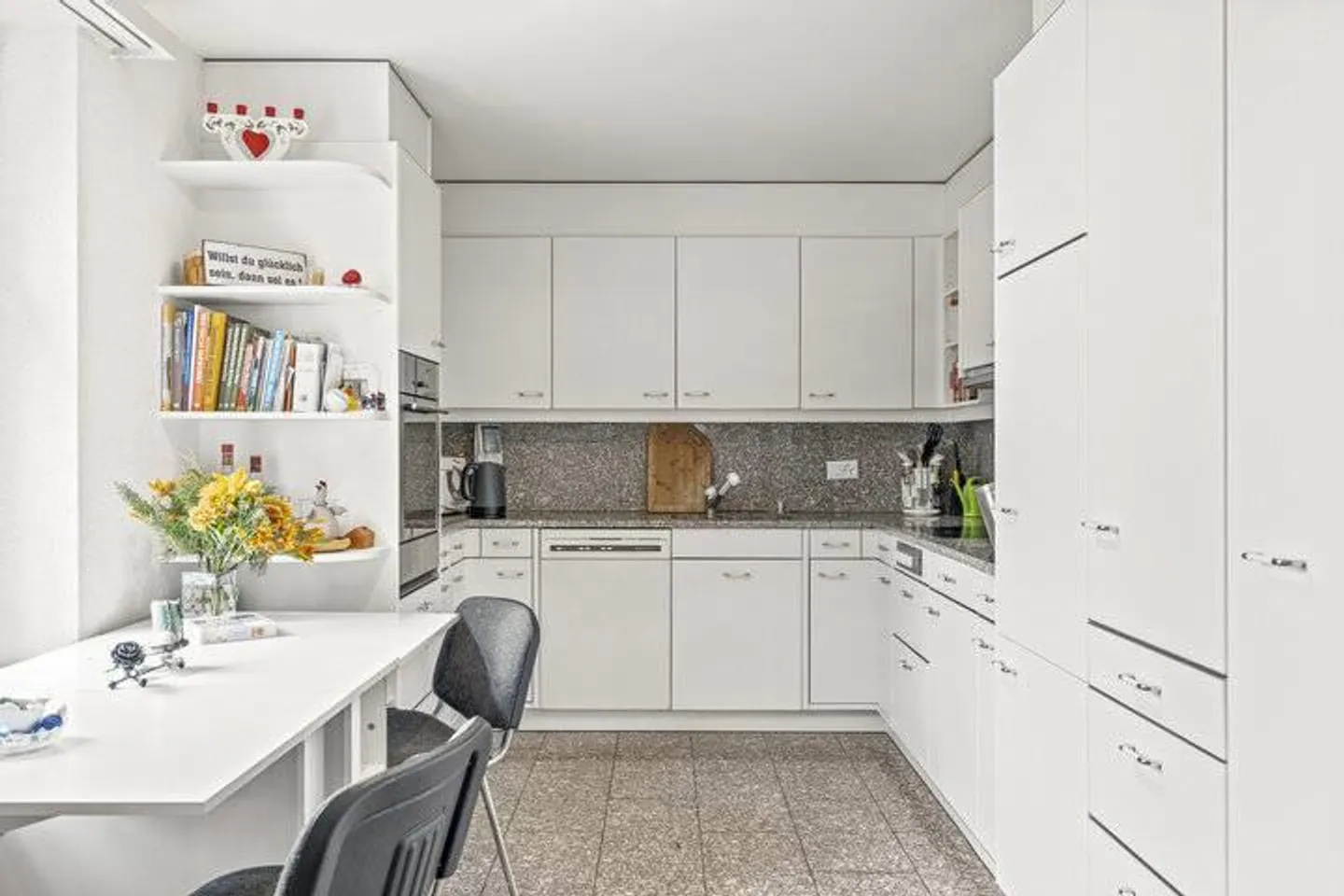 Appartement spacieux 6.5 pièces - Photo 2 sur 8