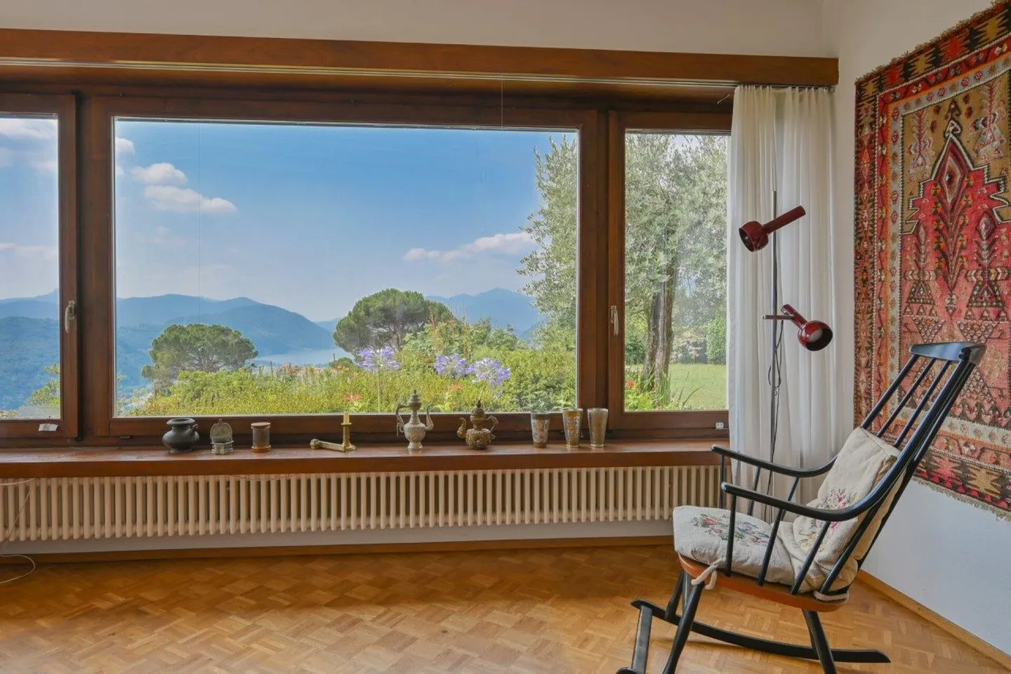 Casa unifamiliare con fantastica vista panoramica, grande giardino con piscina / Einfamilienhaus mit fantastischer Panoramasicht, grossem Garten und Pool - Foto 7 di 10