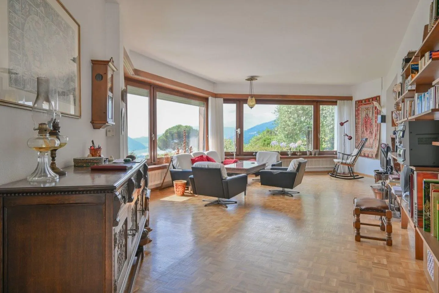 Casa unifamiliare con fantastica vista panoramica, grande giardino con piscina / Einfamilienhaus mit fantastischer Panoramasicht, grossem Garten und Pool - Foto 9 di 10