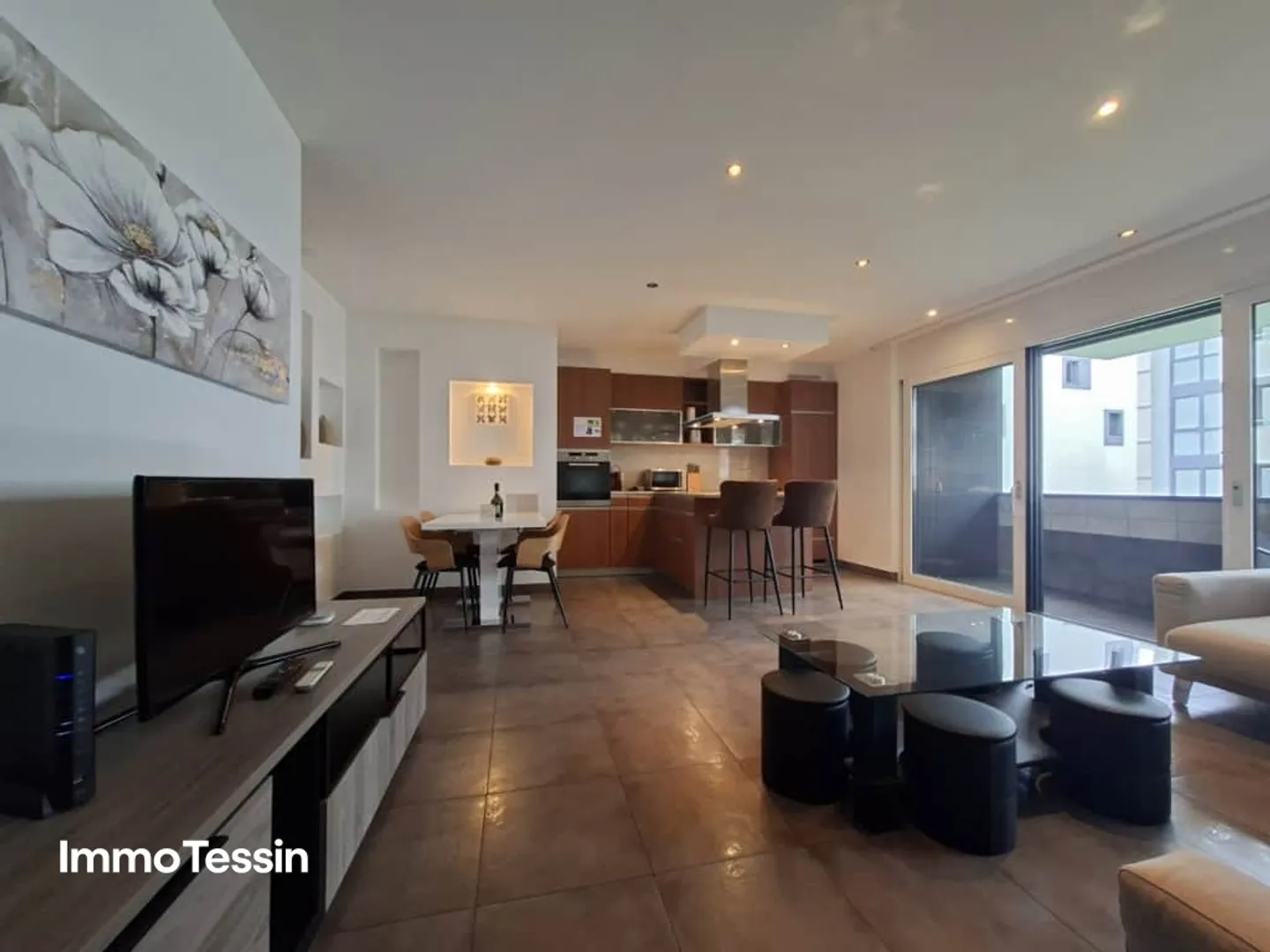 SECONDA CASA: Appartamento lussuoso e moderno con balcone nel cuore di Locarno a soli 150 metri dal lago - Foto 5 di 13