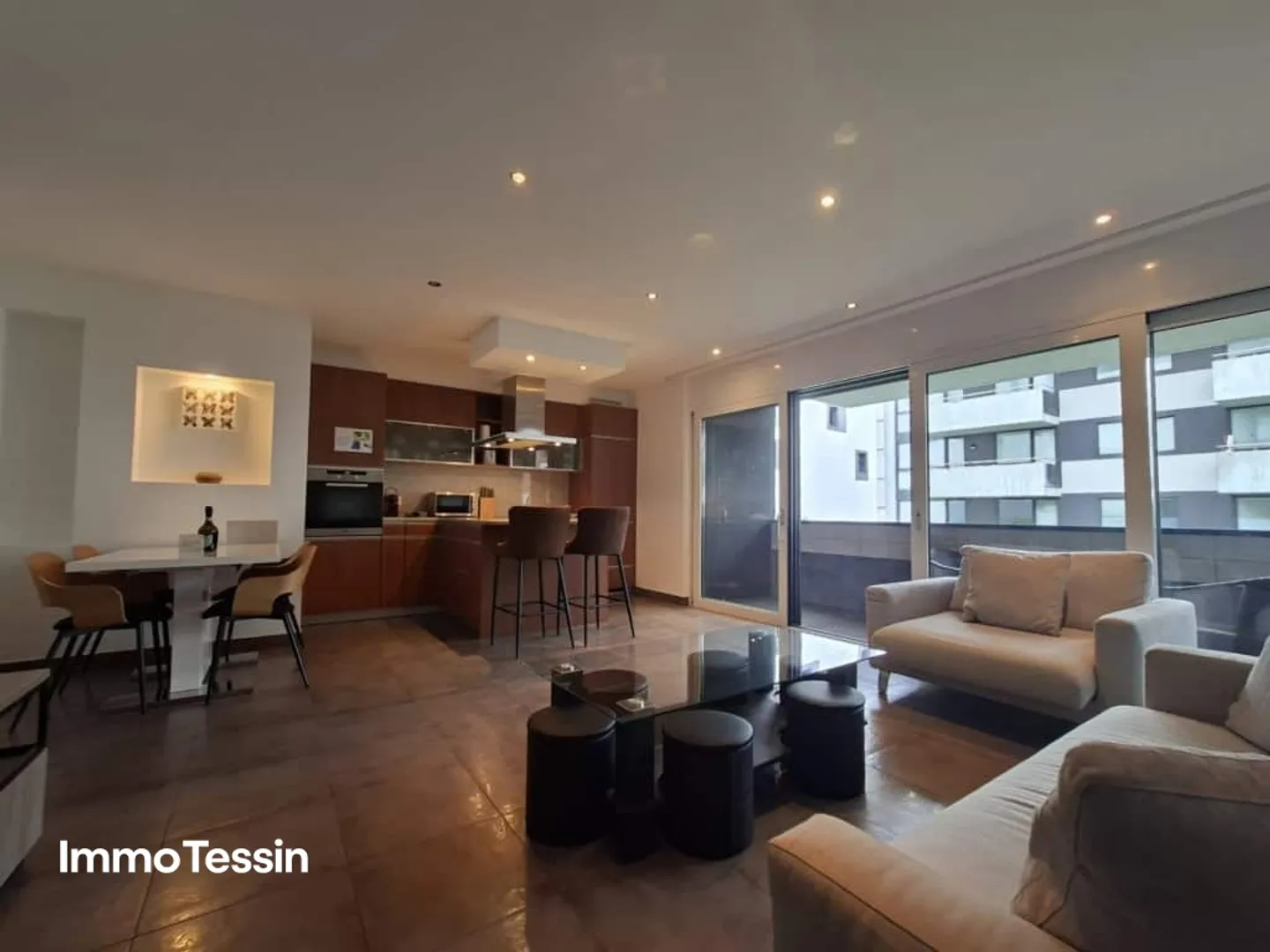 SECONDA CASA: Appartamento lussuoso e moderno con balcone nel cuore di Locarno a soli 150 metri dal lago - Foto 6 di 13