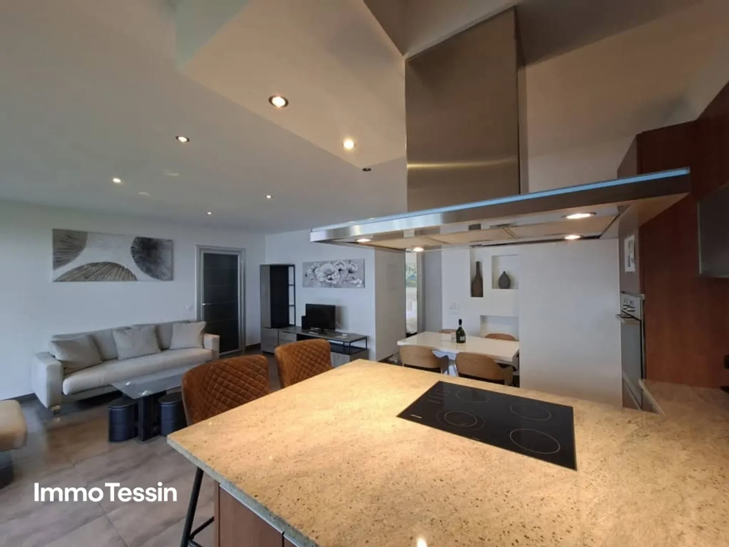 SECONDA CASA: Appartamento lussuoso e moderno con balcone nel cuore di Locarno a soli 150 metri dal lago - Foto 7 di 13