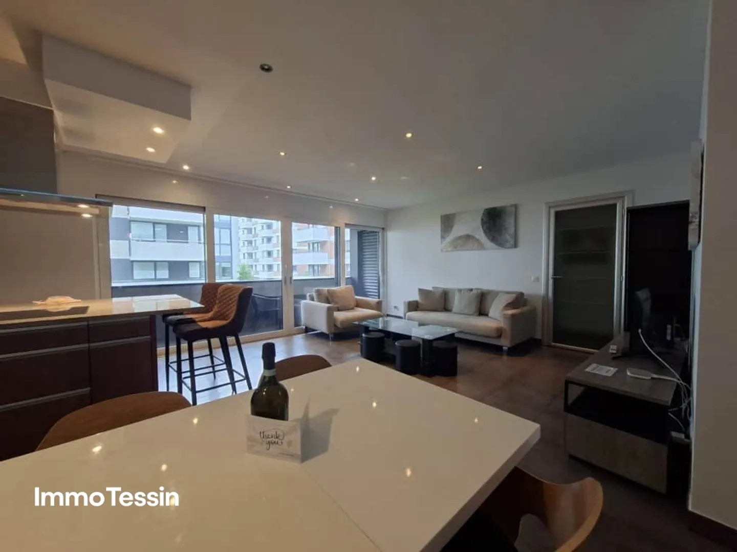 SECONDA CASA: Appartamento lussuoso e moderno con balcone nel cuore di Locarno a soli 150 metri dal lago - Foto 8 di 13