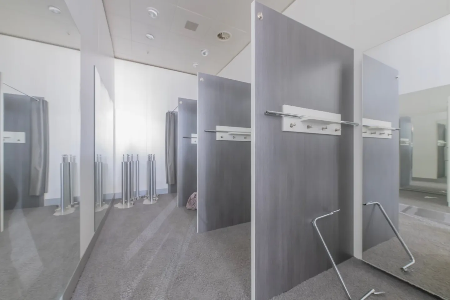 Office space for rent - Photo 1 of 10