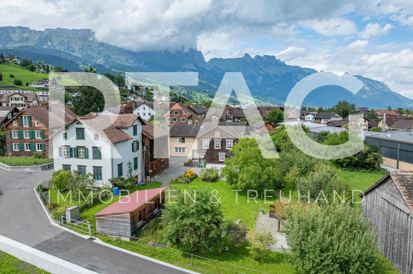 Maison double unifamiliale avec réserve foncière constructible - Photo 1 sur 13
