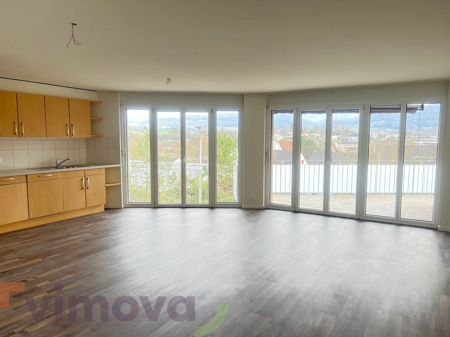 Bright 5.5-Room Apartment in Laufen - Photo 1 of 10