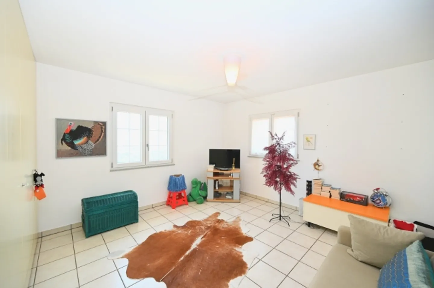 Elegant semi-detached house with panoramic views of the lake and mountains - Photo 14 of 20