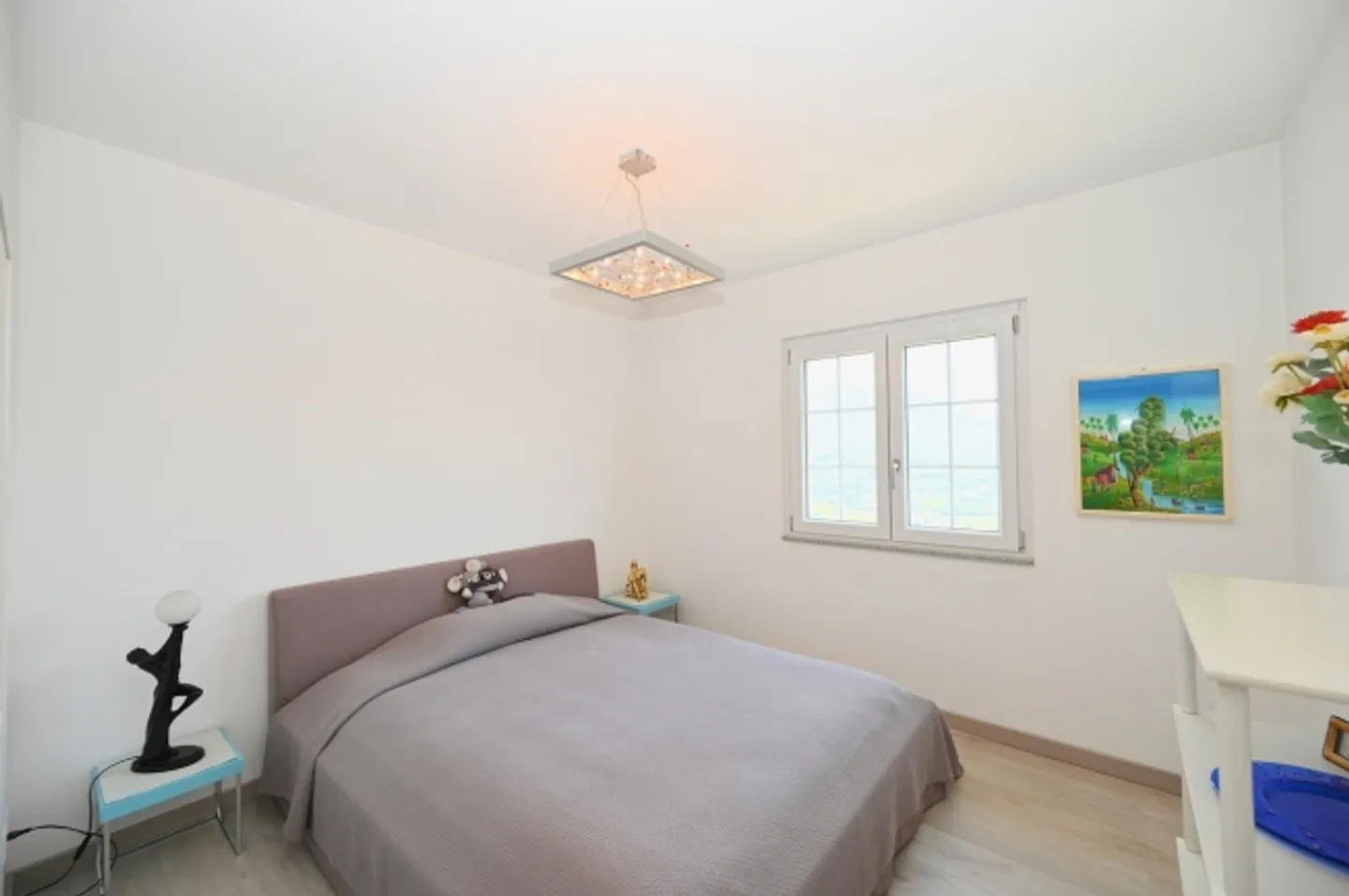 Elegant semi-detached house with panoramic views of the lake and mountains - Photo 15 of 20