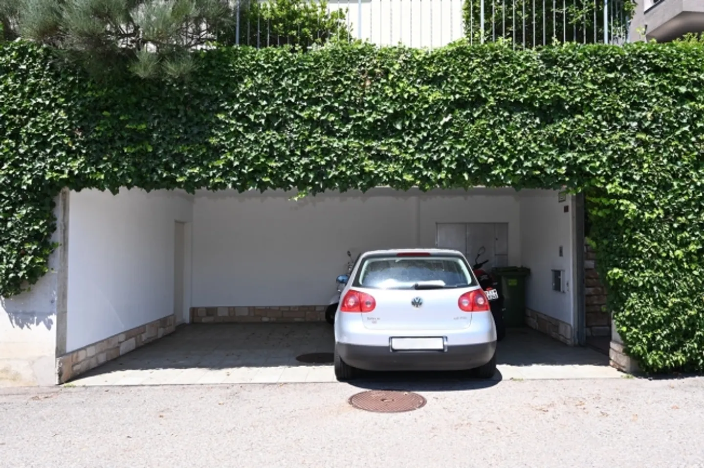 Elegant semi-detached house with panoramic views of the lake and mountains - Photo 20 of 20