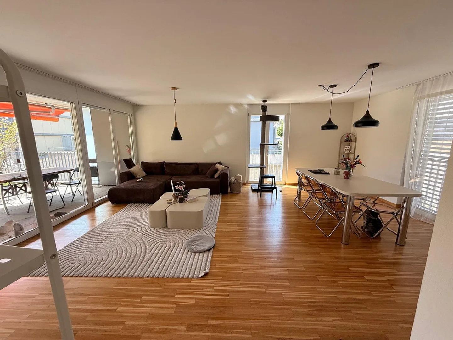 Appartamento 4.5 locali, piano terra a destra con giardino - Foto 2 di 9