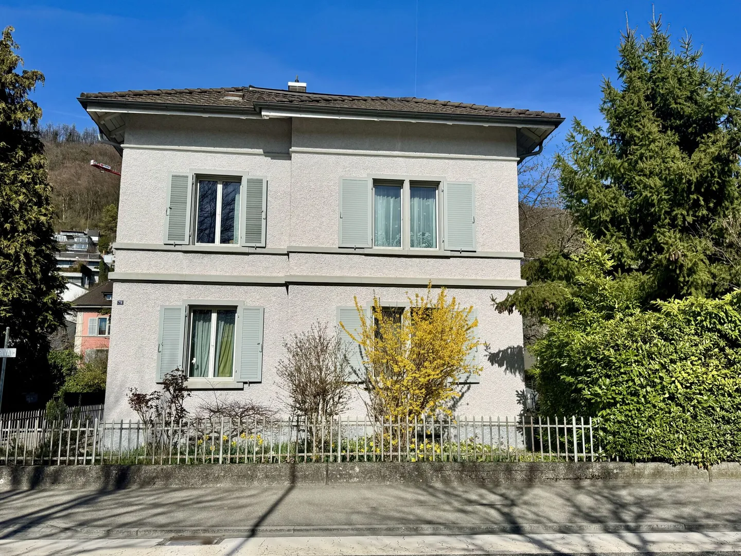 Opportunità di investimento attraente in posizione privilegiata - Casa multigenerazionale con molteplici possibilità - Foto 1 di 3