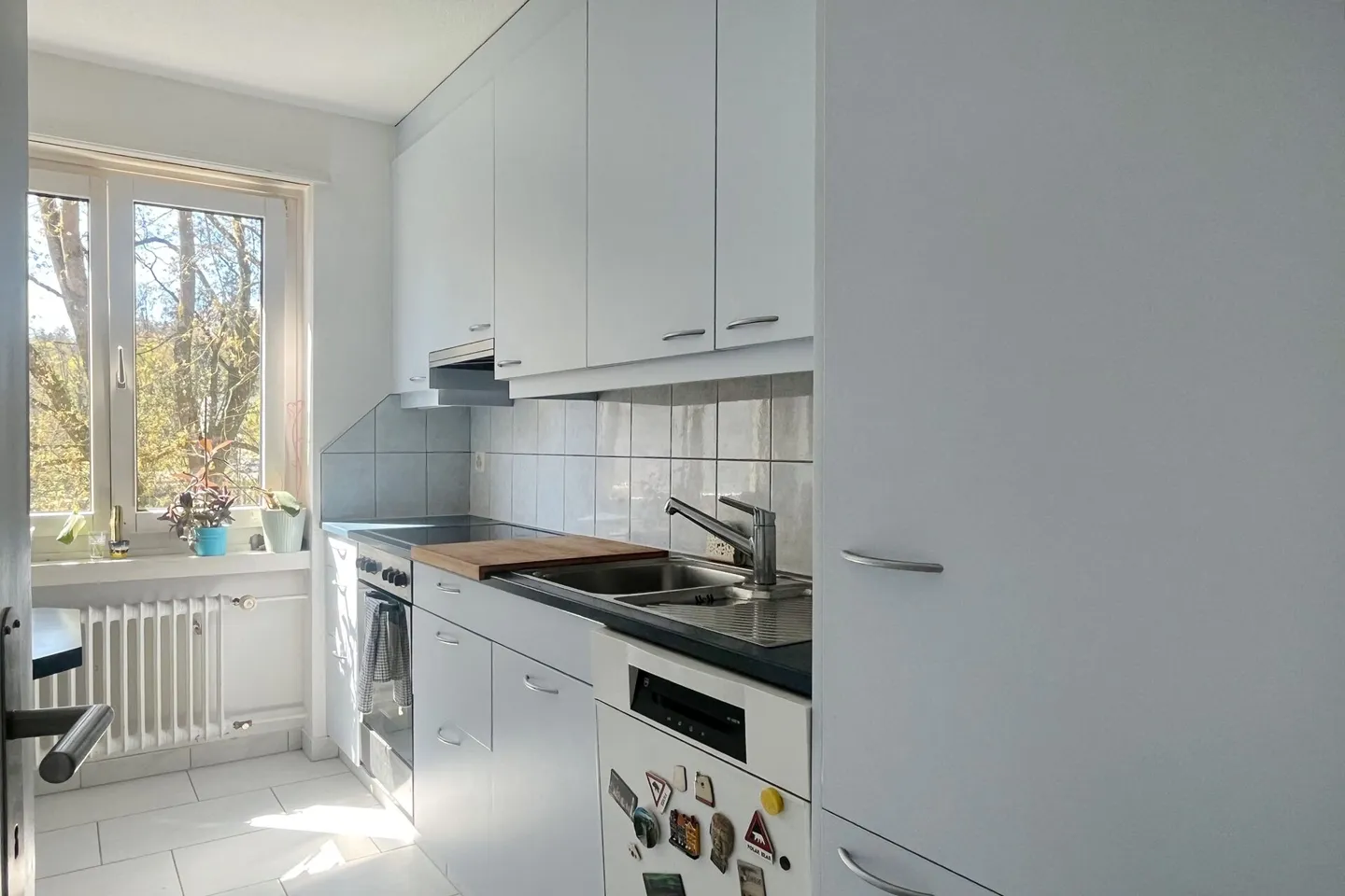 Appartamento con balcone e vista sul verde vicino al Dättwiler Weiher - Foto 4 di 11