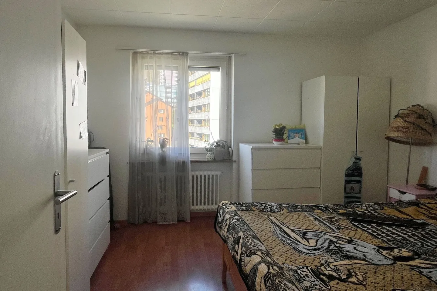 Appartamento con balcone e vista sul verde vicino al Dättwiler Weiher - Foto 6 di 11