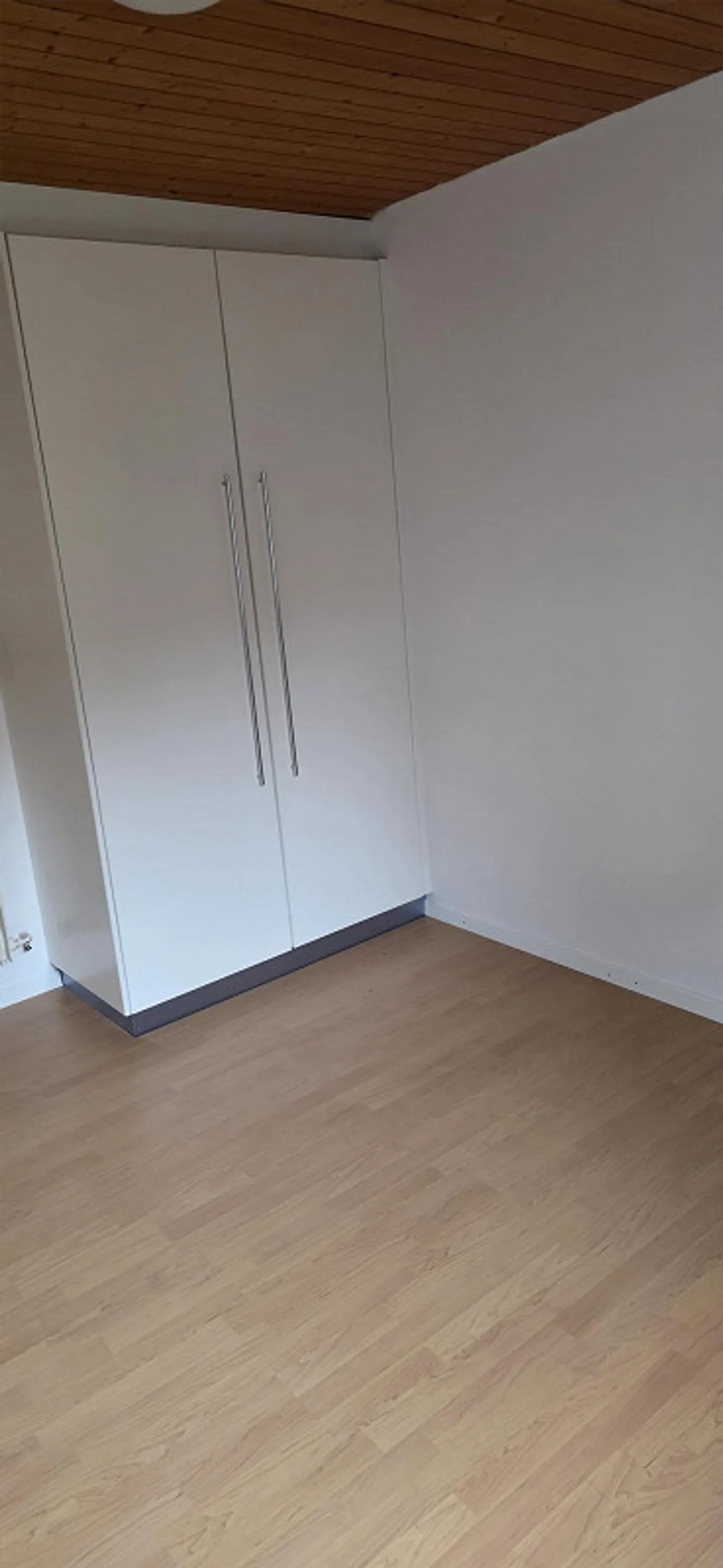 2-room apartment for rent in a quiet location - Photo 2 of 5