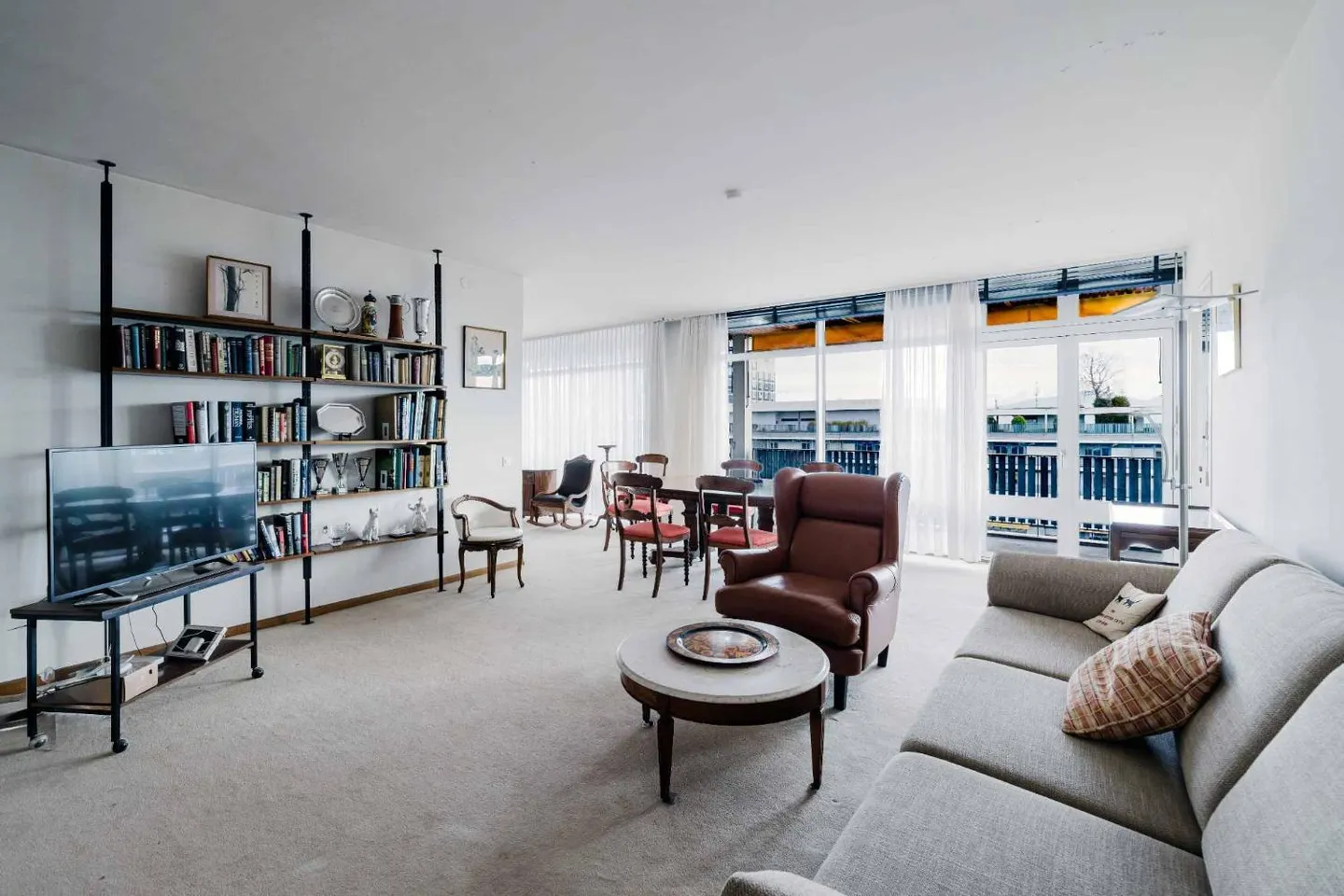 Spacious 7-room apartment on the top floor in Budé - Photo 5 of 12