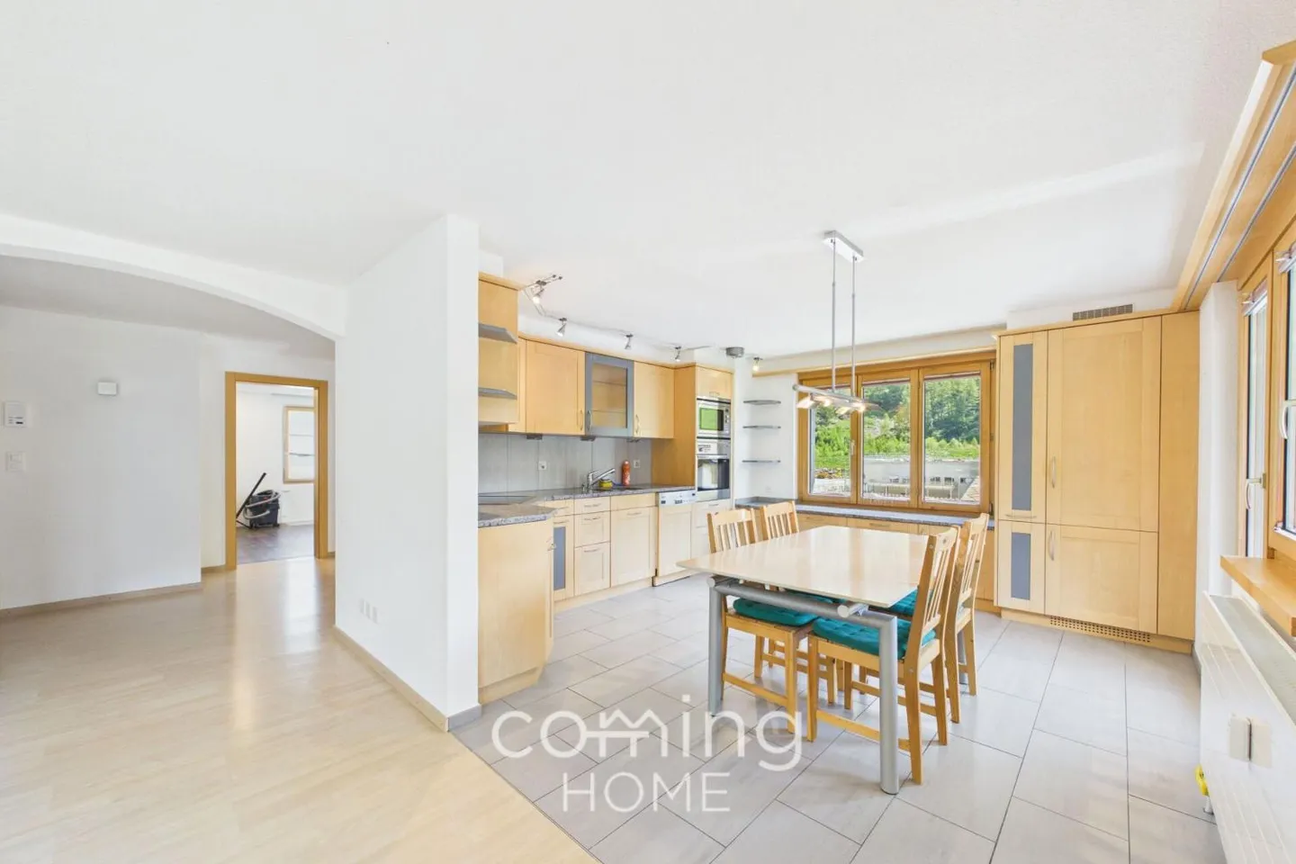 Geräumige Wohnung mit Bergblick - Foto 1 von 12