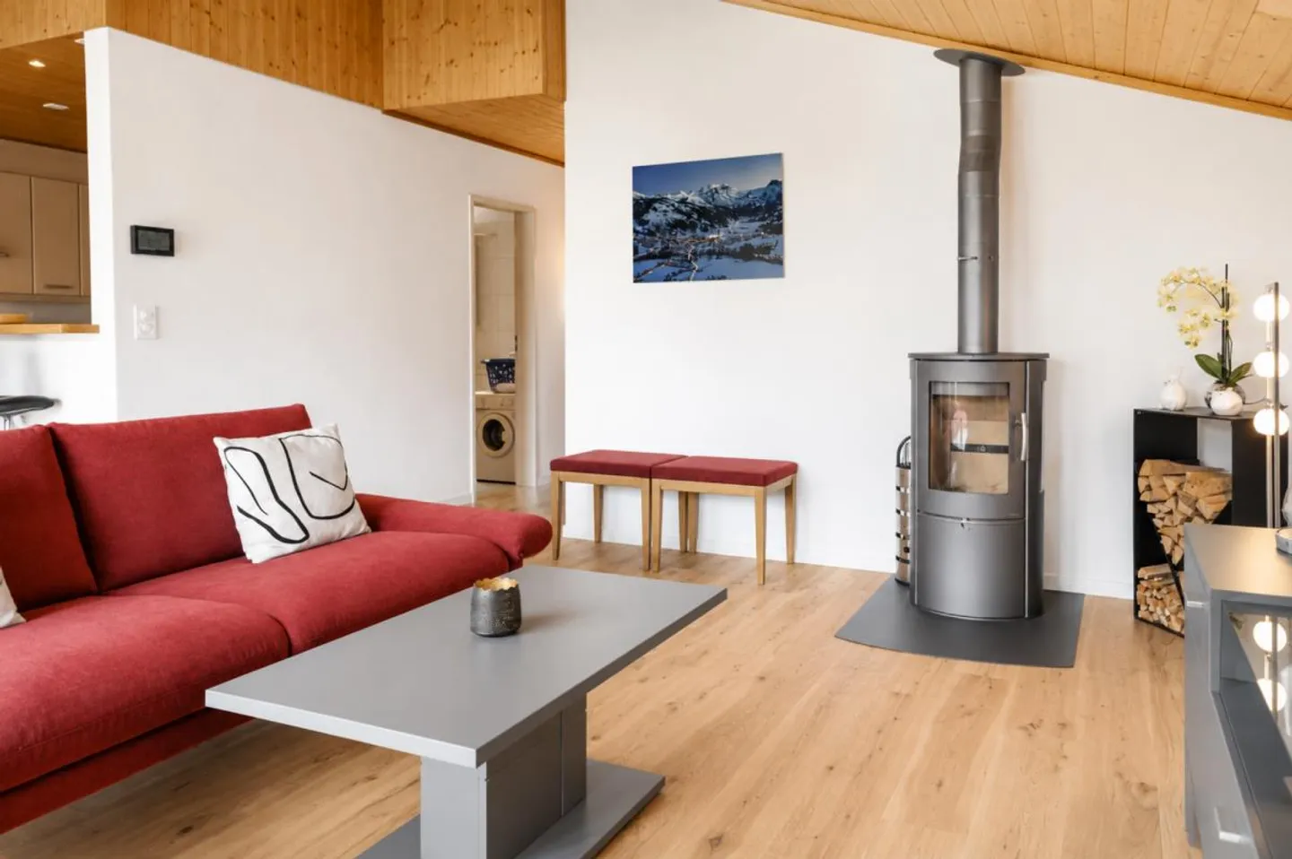 Appartement lumineux de 3,5 pièces sous les combles avec balcon sud, chambre supplémentaire et place de parking Mittlere Aegertenstrasse - Photo 3 sur 14