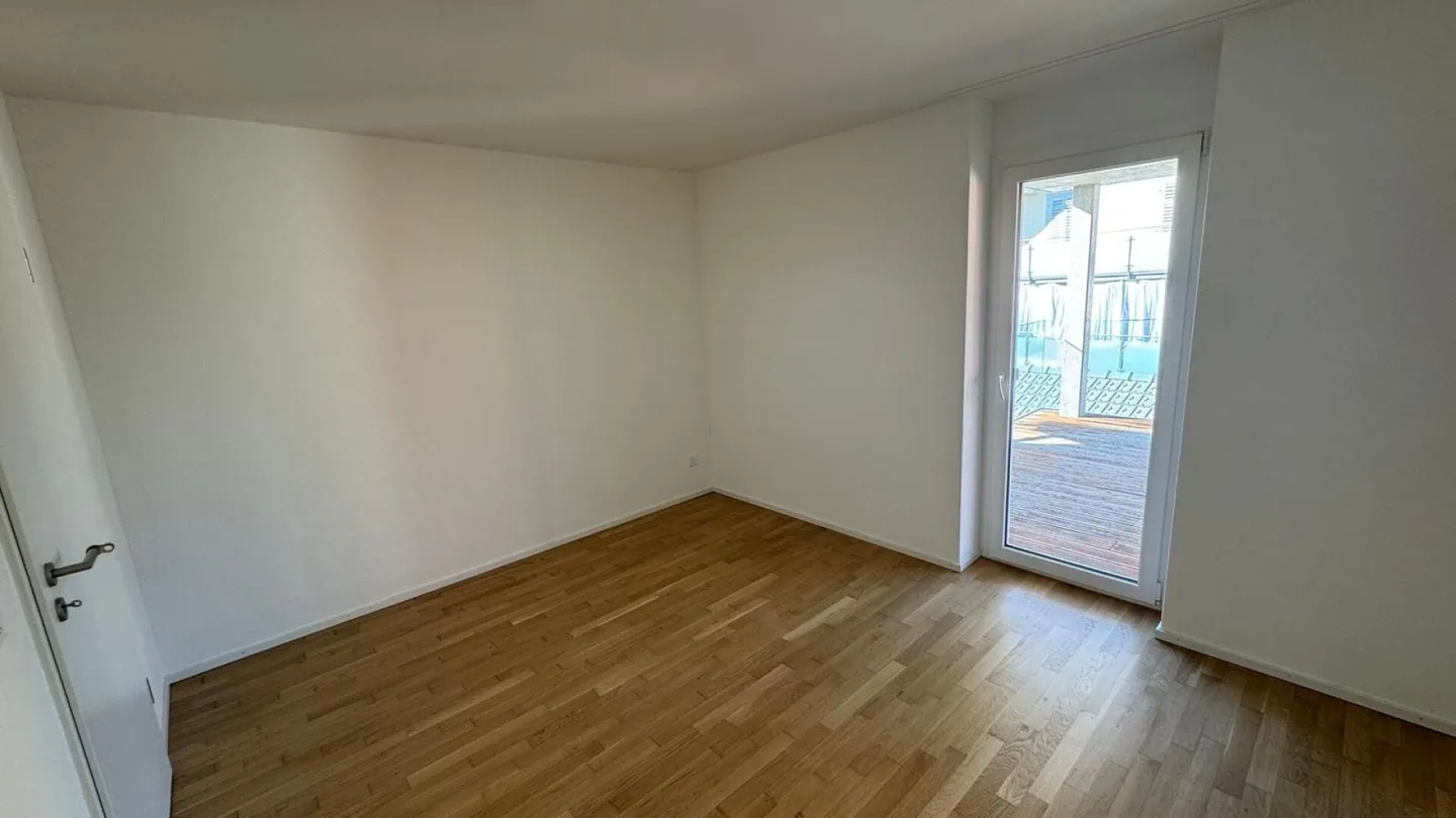 Modern 4.5-room apartment with large terrace including garage & outdoor parking - Photo 5 of 8