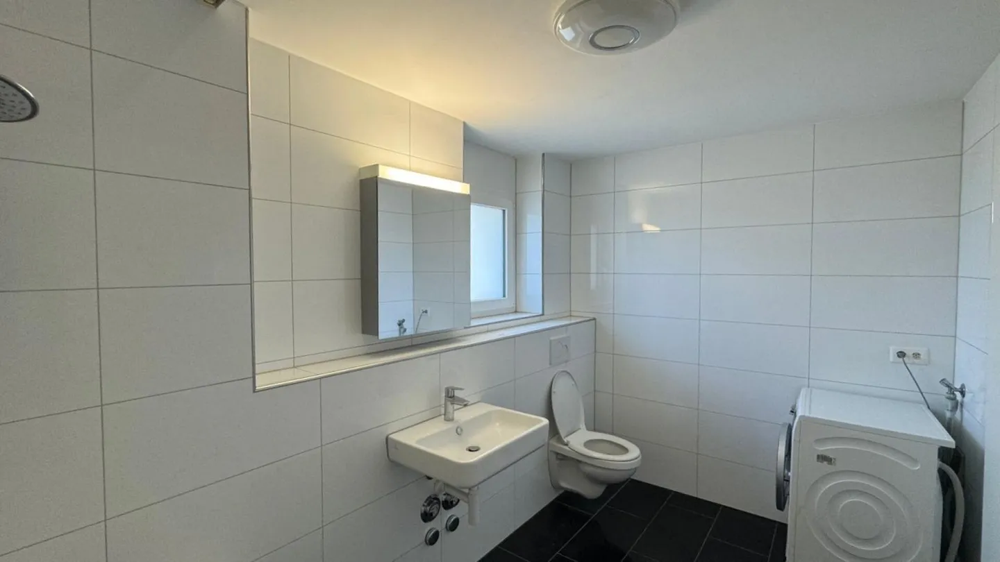 Modern 4.5-room apartment with large terrace including garage & outdoor parking - Photo 6 of 8