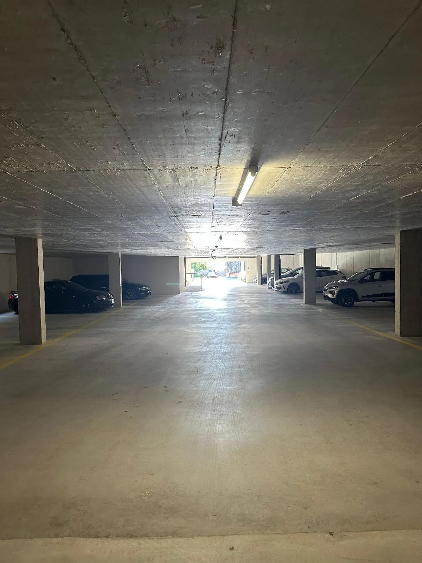 Innenparkplatz zu vermieten - Foto 2 von 2