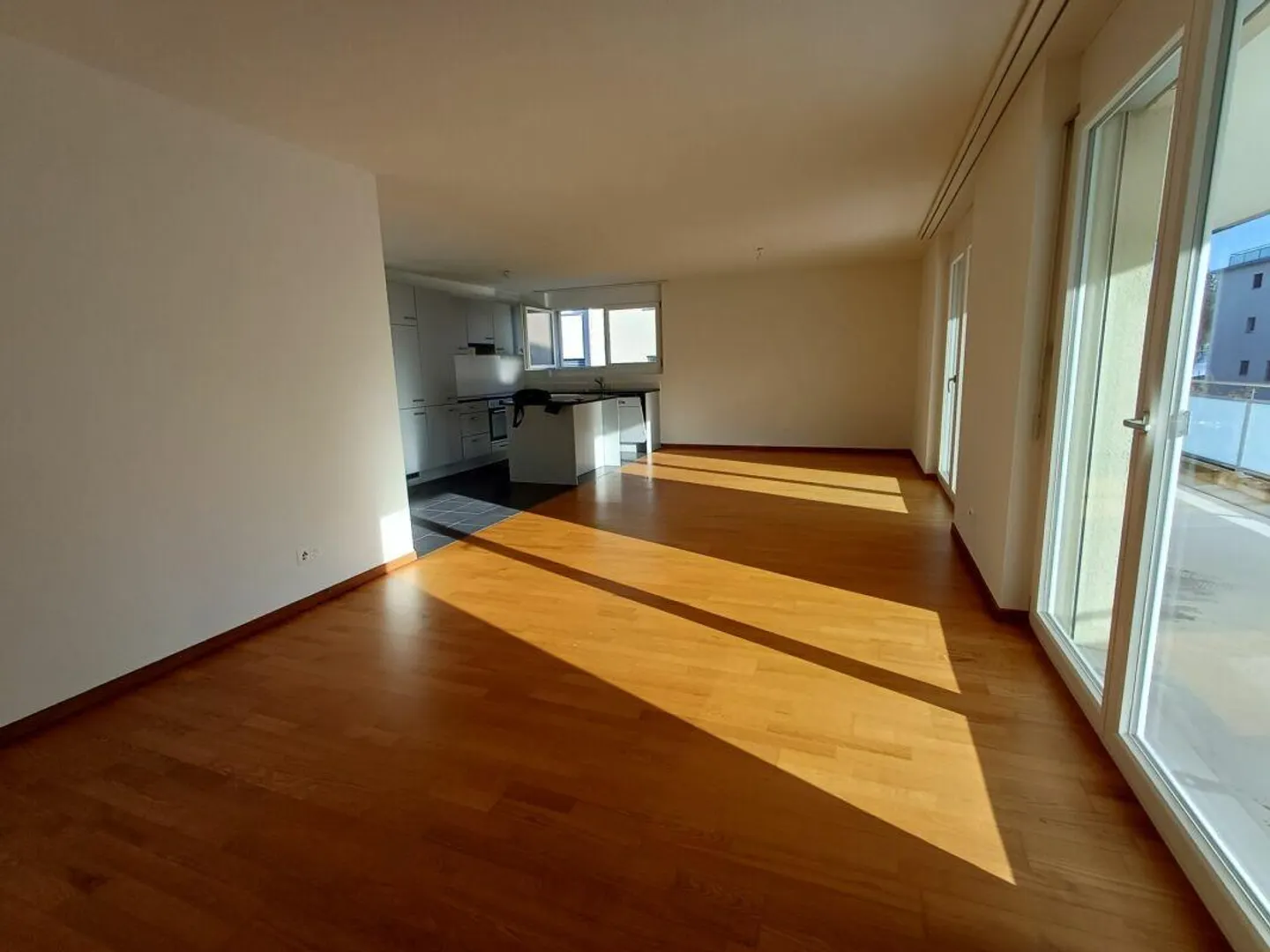 Attractive 4.5 Room Apartment on the Ground Floor - Photo 2 of 9