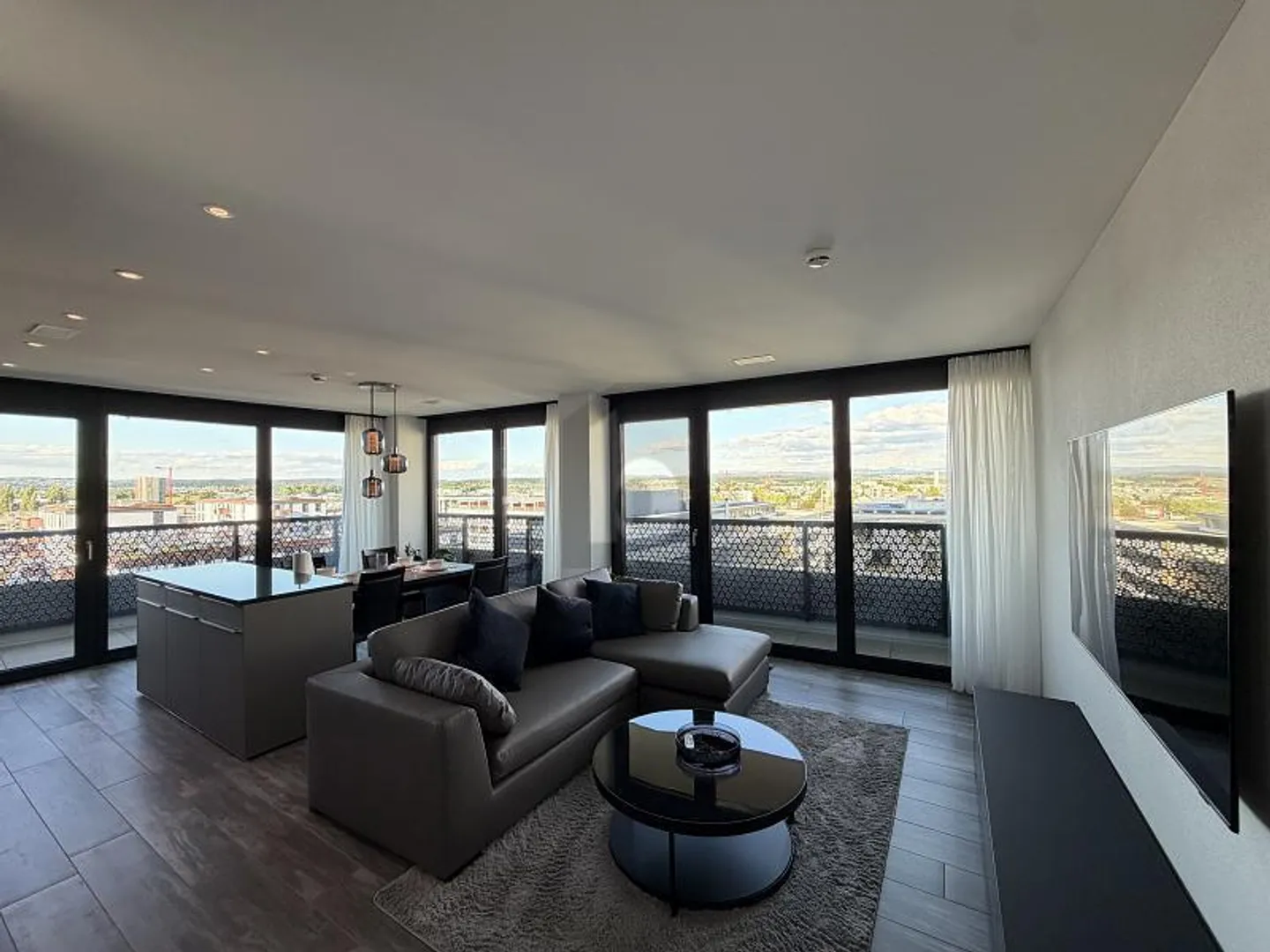 Stilvolles Apartment mit Stadtblick - Foto 1 von 6