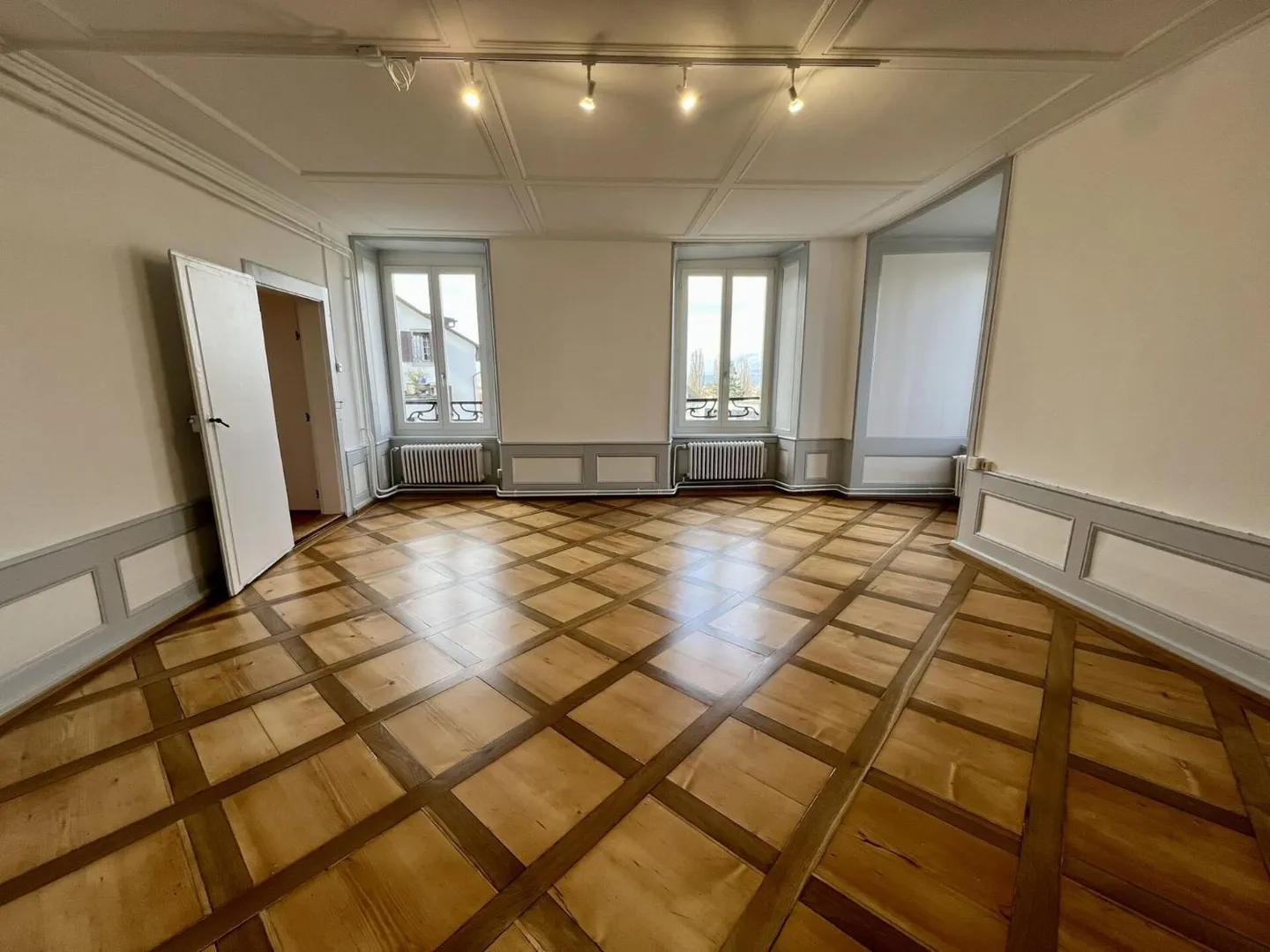 Renovated 2.5-room apartment in Estavayer-le-Lac - Photo 2 of 13