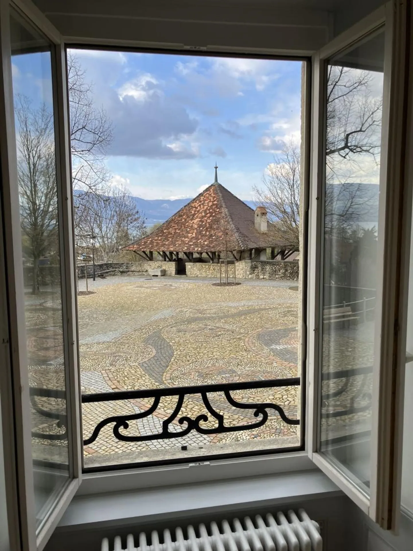 Renovated 2.5-room apartment in Estavayer-le-Lac - Photo 4 of 13