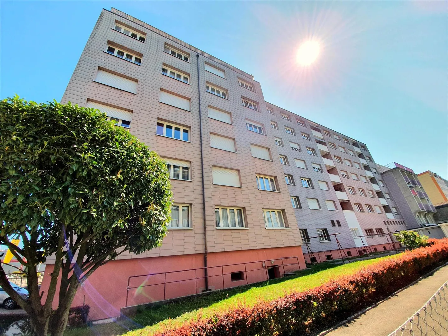 Spacieux 4 pièces à proximité du centre - Photo 2 sur 6