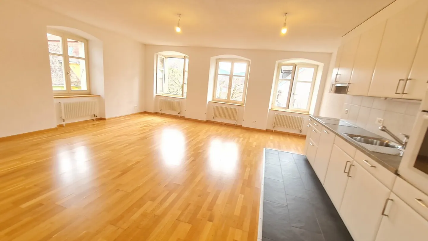 Incantevole appartamento di 3.5 locali 87m2 in un edificio ben curato, a due passi dal centro - Foto 2 di 13