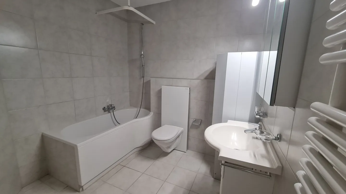 Incantevole appartamento di 3.5 locali 87m2 in un edificio ben curato, a due passi dal centro - Foto 4 di 13