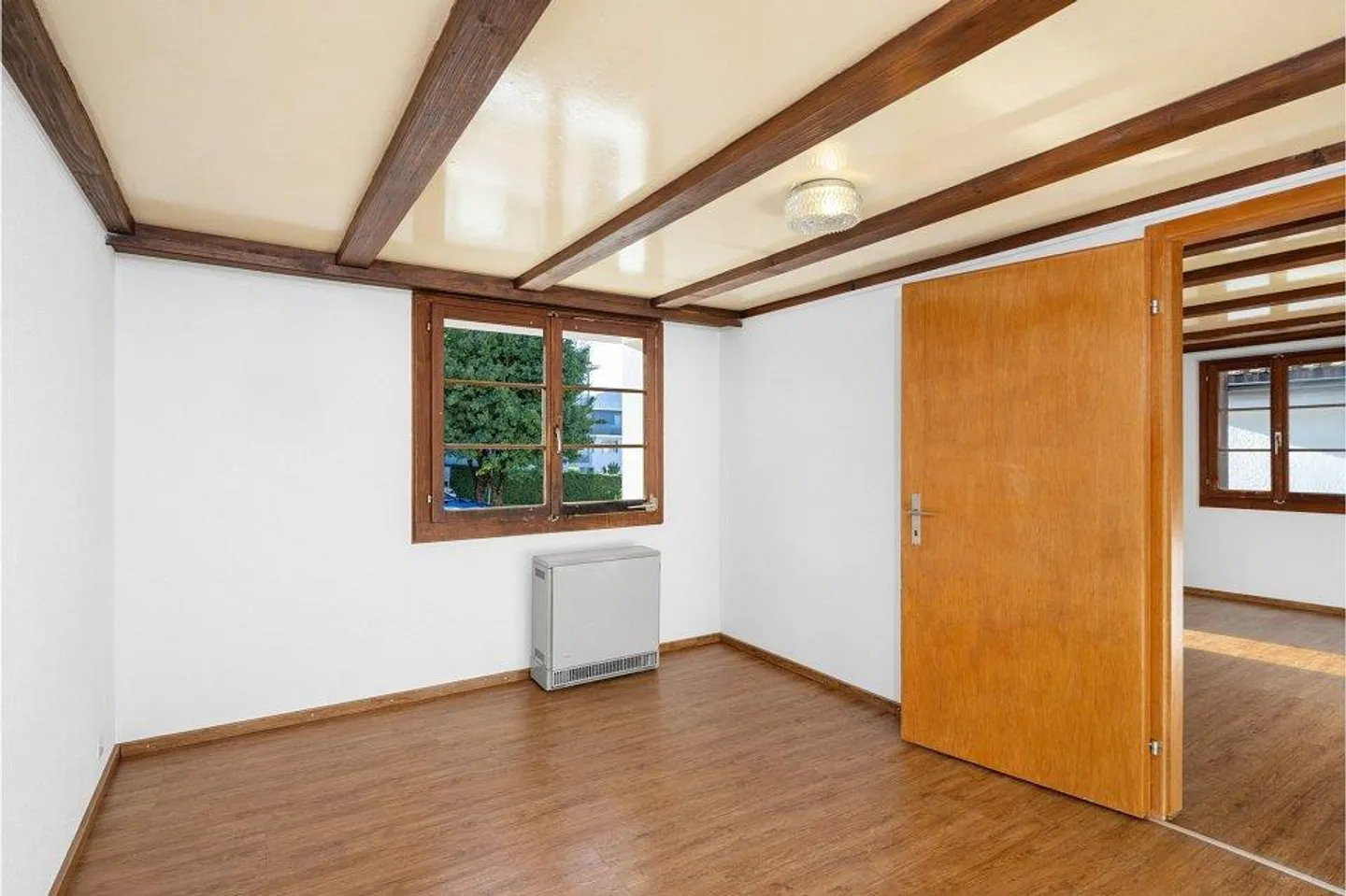 Charming apartment with character - Photo 3 of 13