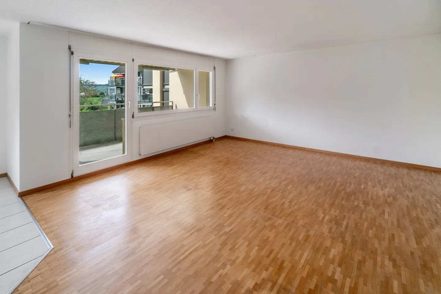 Appartamento 3.5 locali di 71 m² con balcone e ascensore a Reichenburg - Foto 4 di 10