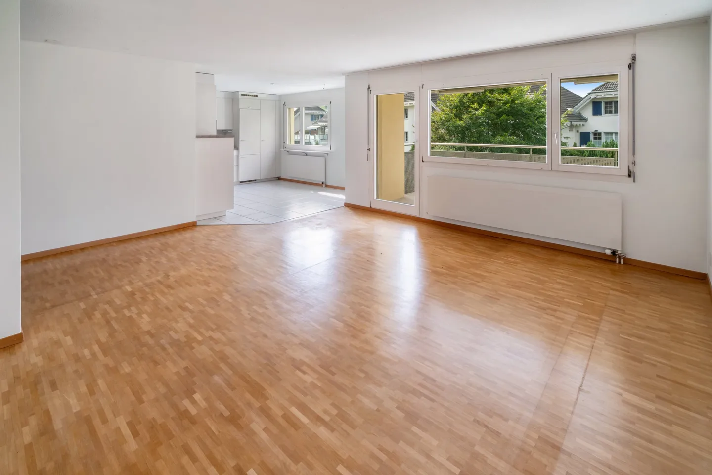Appartamento 3.5 locali di 71 m² con balcone e ascensore a Reichenburg - Foto 3 di 10
