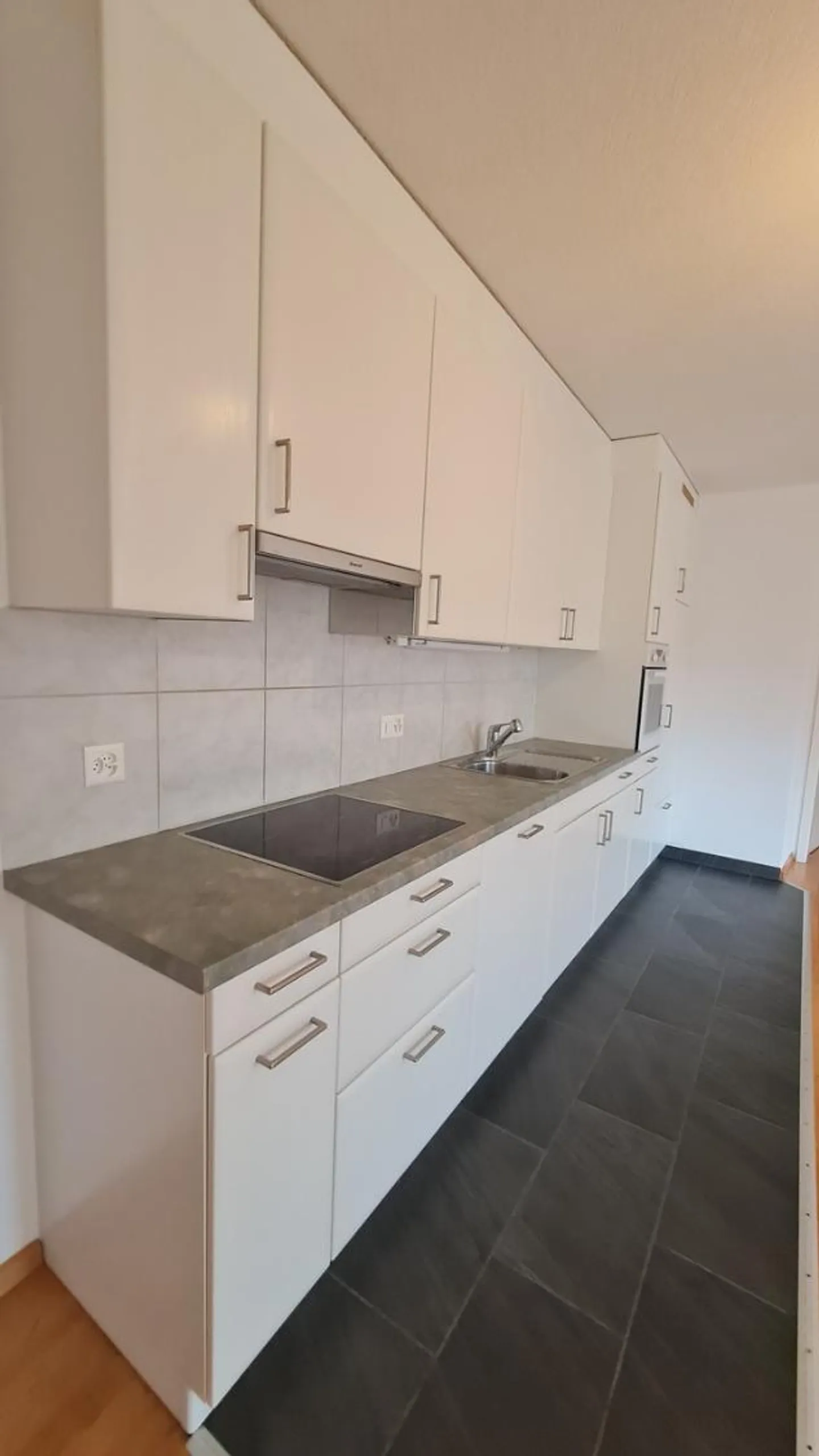 Incantevole appartamento di 3.5 locali 87m2 in un edificio ben curato, a due passi dal centro - Foto 8 di 13