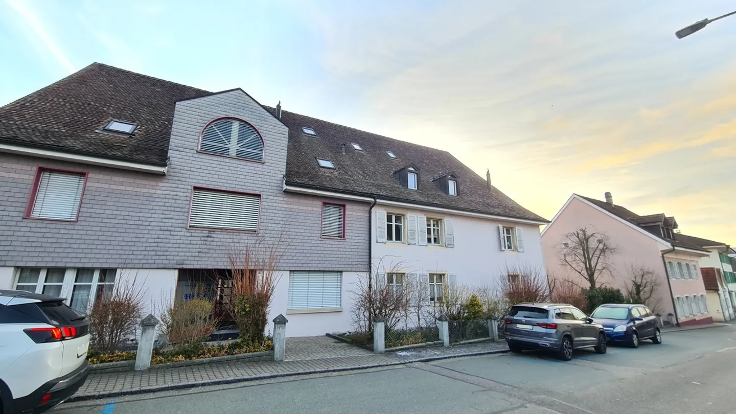 Incantevole appartamento di 3.5 locali 87m2 in un edificio ben curato, a due passi dal centro - Foto 9 di 13