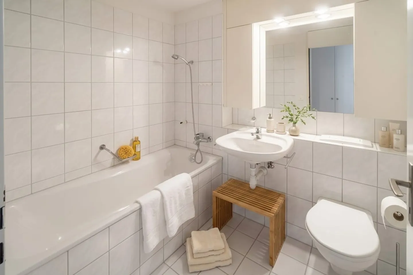 Appartamento 3.5 locali di 71 m² con balcone e ascensore a Reichenburg - Foto 5 di 10