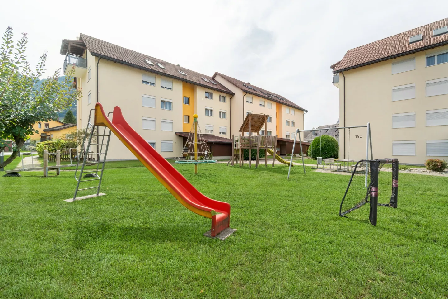 Appartamento 3.5 locali di 71 m² con balcone e ascensore a Reichenburg - Foto 9 di 10