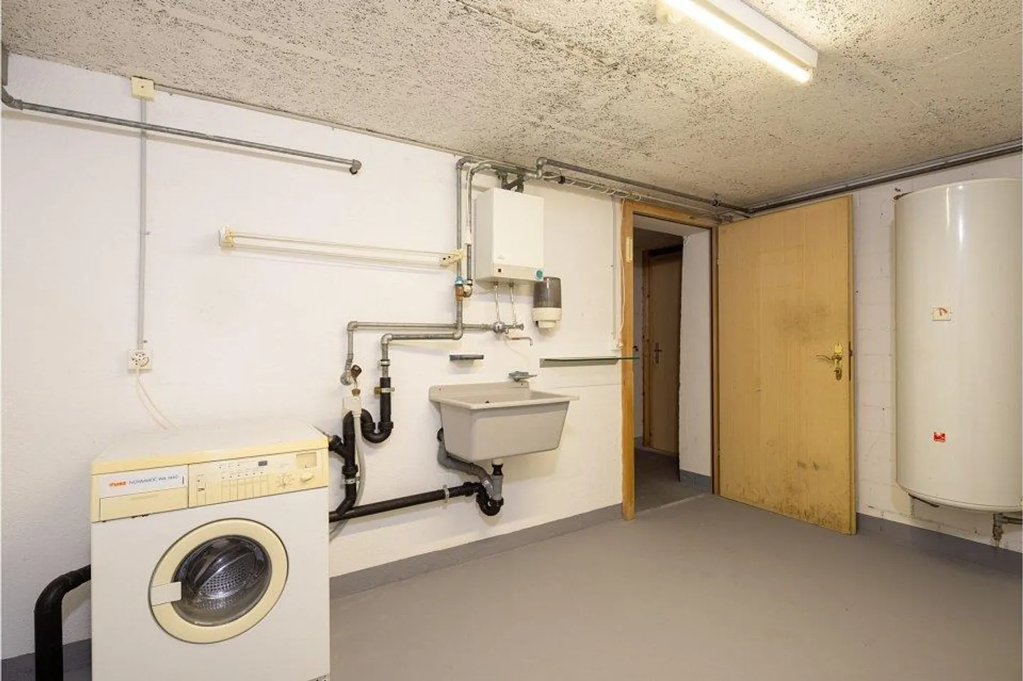 Charming apartment with character - Photo 6 of 13