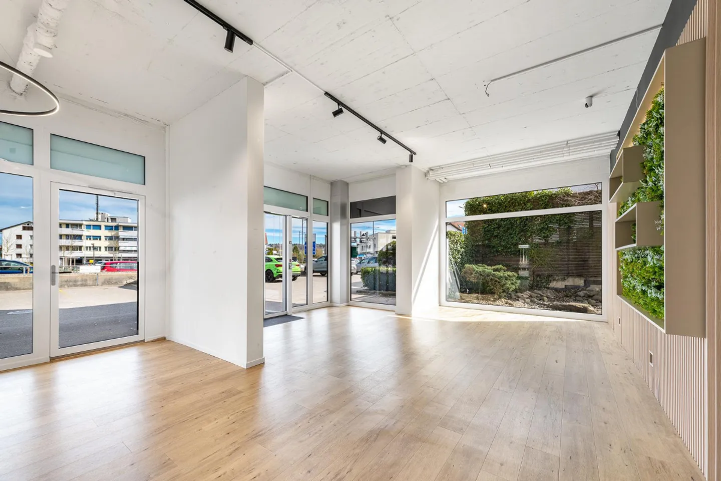 Modern, high-quality commercial space in the center of Mutsche... - Photo 7 of 12