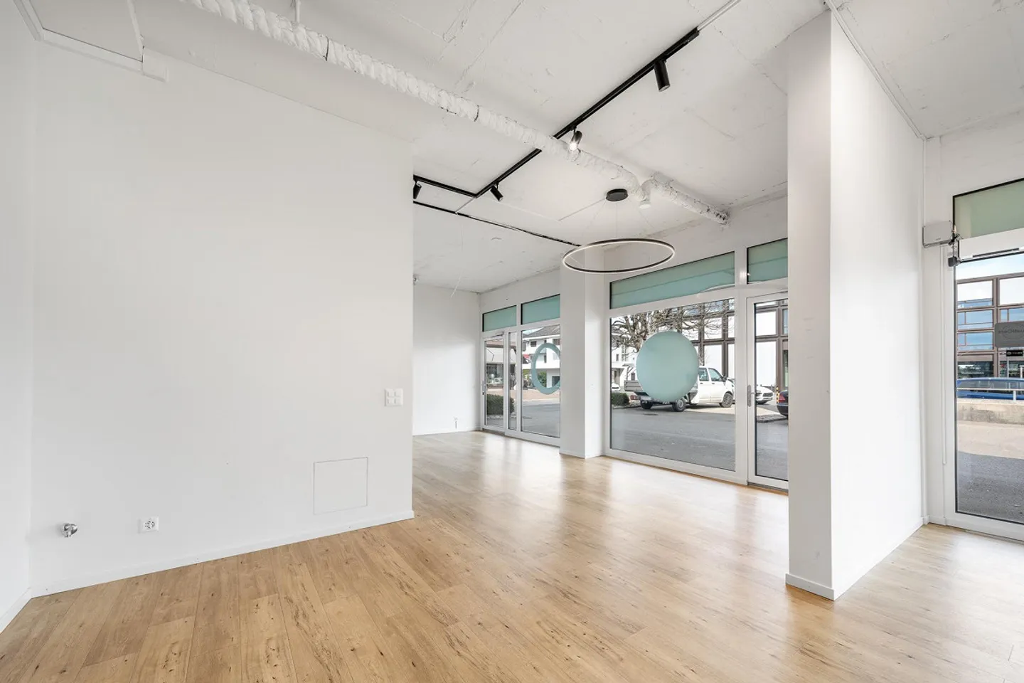 Modern, high-quality commercial space in the center of Mutsche... - Photo 8 of 12