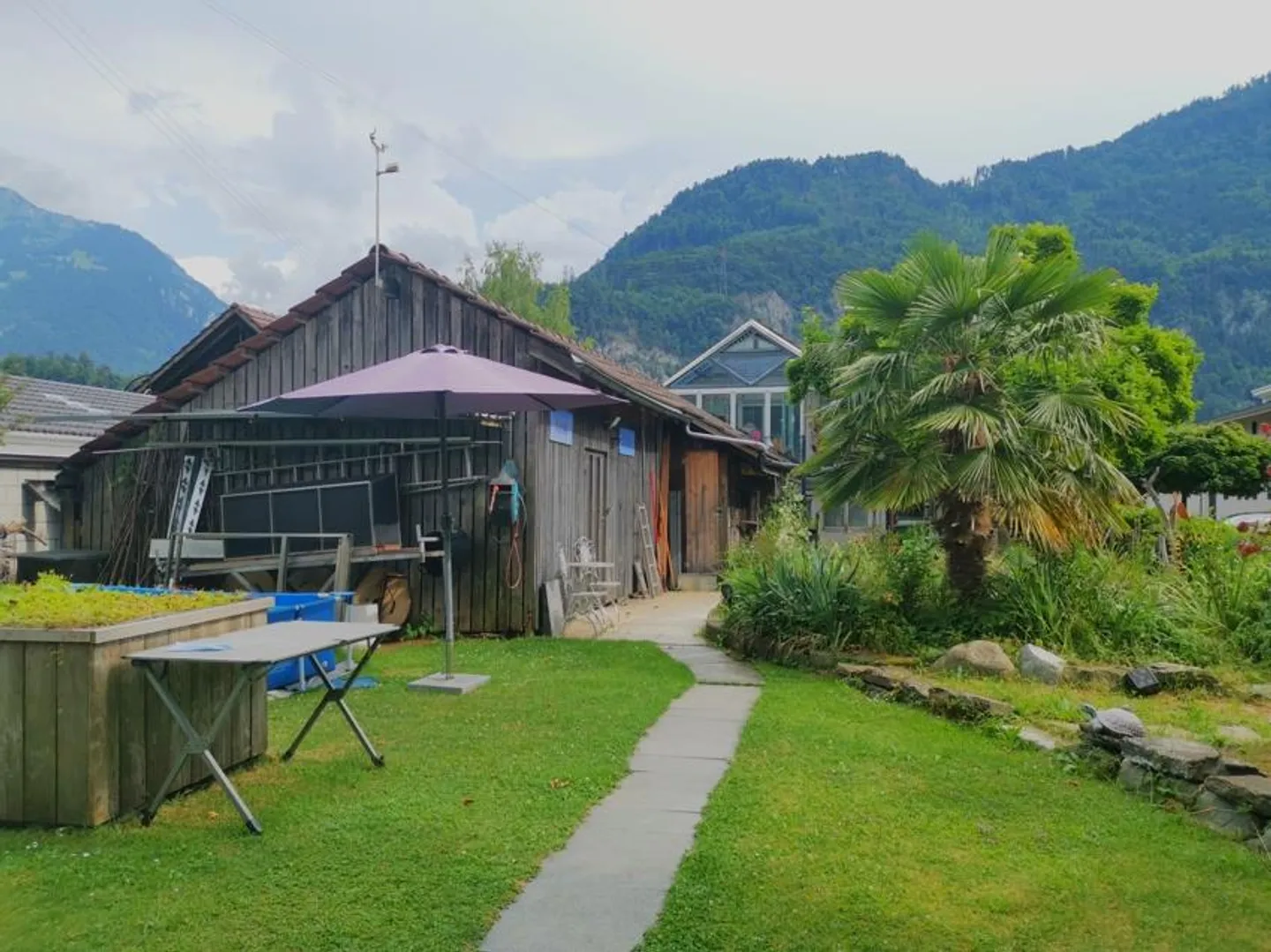 Edificio residenziale con parte commerciale in una posizione desiderabile - Foto 2 di 8