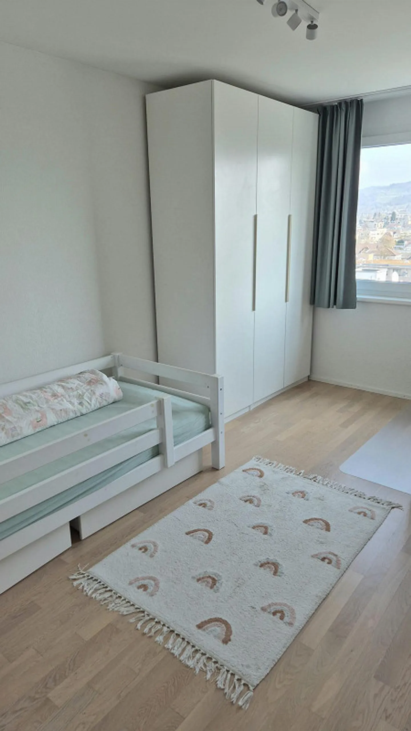 Sonnige 4.5-Zimmer-Penthouse mit Bergsicht - Foto 6 von 10