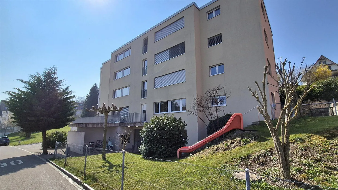 Sonnige 4.5-Zimmer-Penthouse mit Bergsicht - Foto 9 von 10