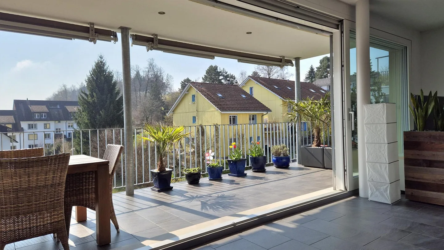 Sonnige 4.5-Zimmer-Penthouse mit Bergsicht - Foto 10 von 10