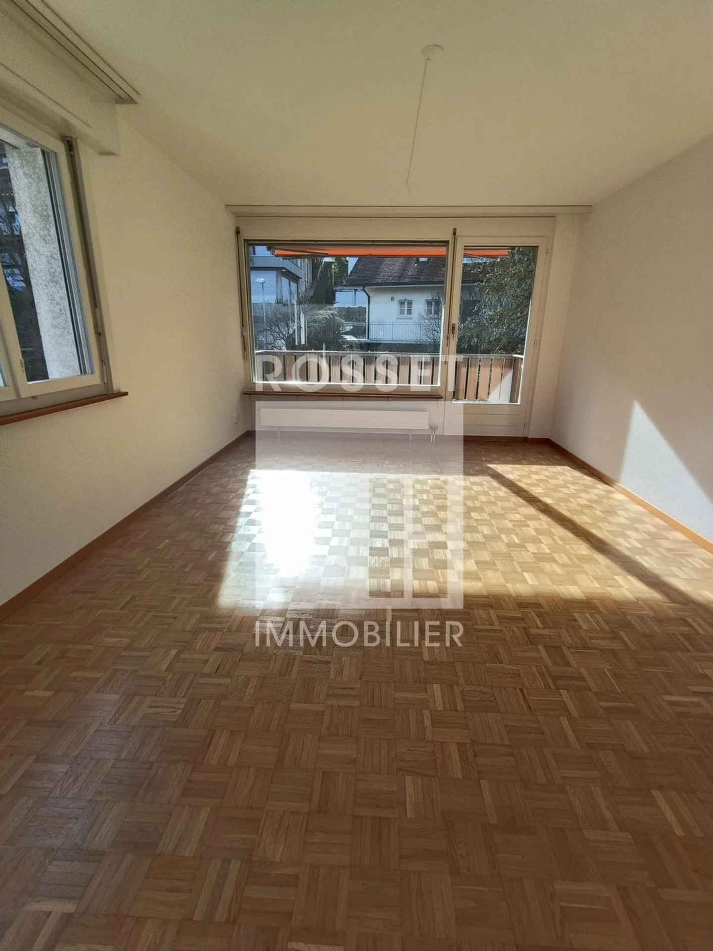 Appartement de quatre pièces au premier étage - Photo 2 sur 9