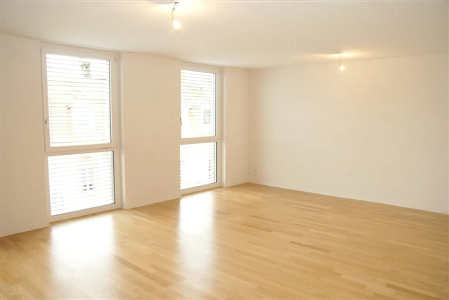 Appartement spacieux de 4,5 pièces de 136 m2 dans un bâtiment moderne - Photo 2 sur 13