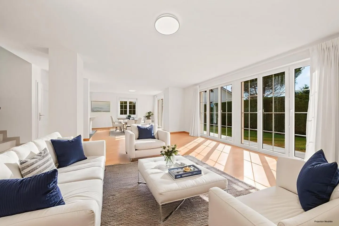 Elegant Villa in Terre Sainte - Photo 2 of 10